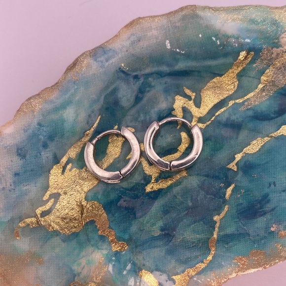 Sterling Silver hoops with 6 Cubic Zirconia - Picture 5 of 7